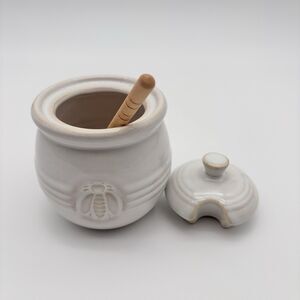 Creative Co-op Stoneware Honey Pot with Wood Dipper - 4.25" H White Bee